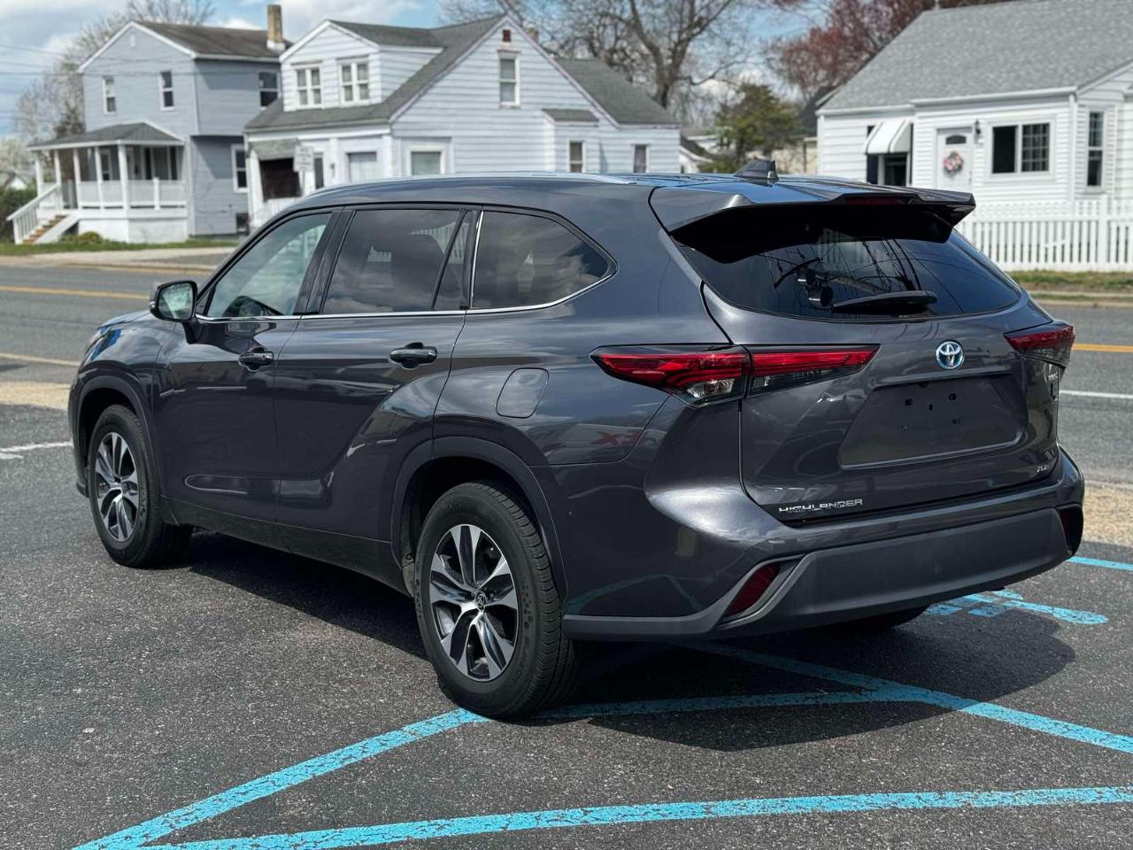 Toyota Highlander Hybrid XLE 2022