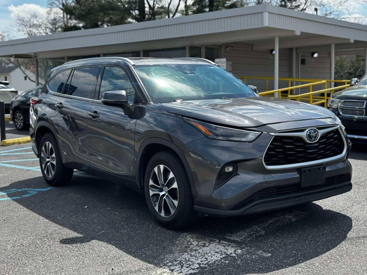 Toyota Highlander Hybrid XLE 2022