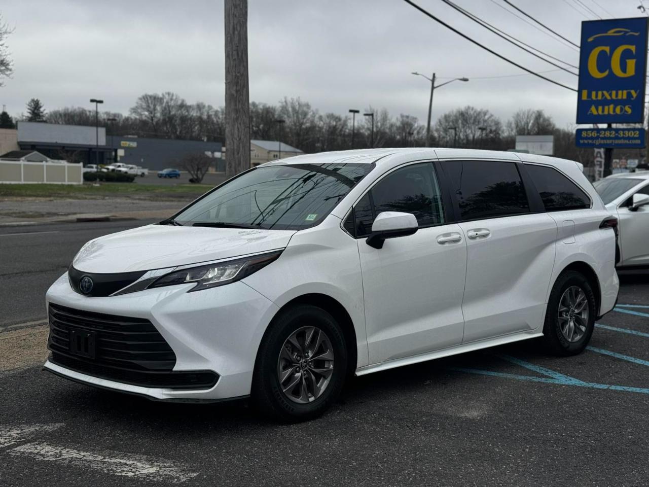 Toyota Sienna LE 8-Passenger 2022
