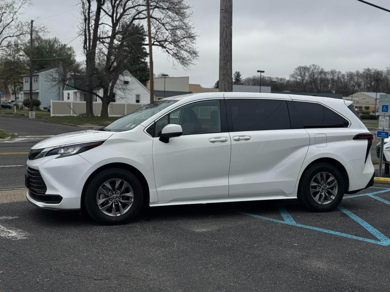 Toyota Sienna LE 8-Passenger 2022