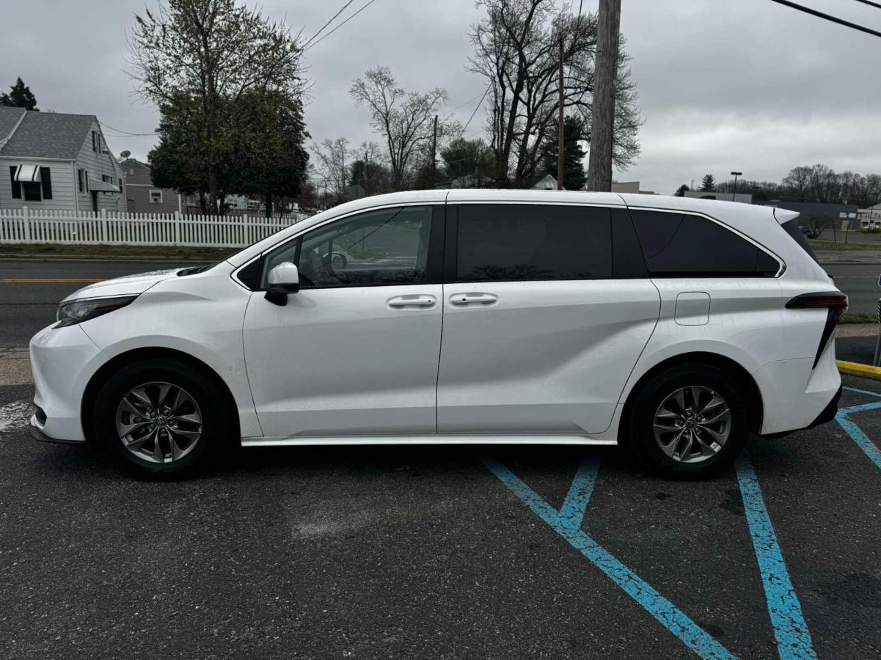 Toyota Sienna LE 8-Passenger 2022