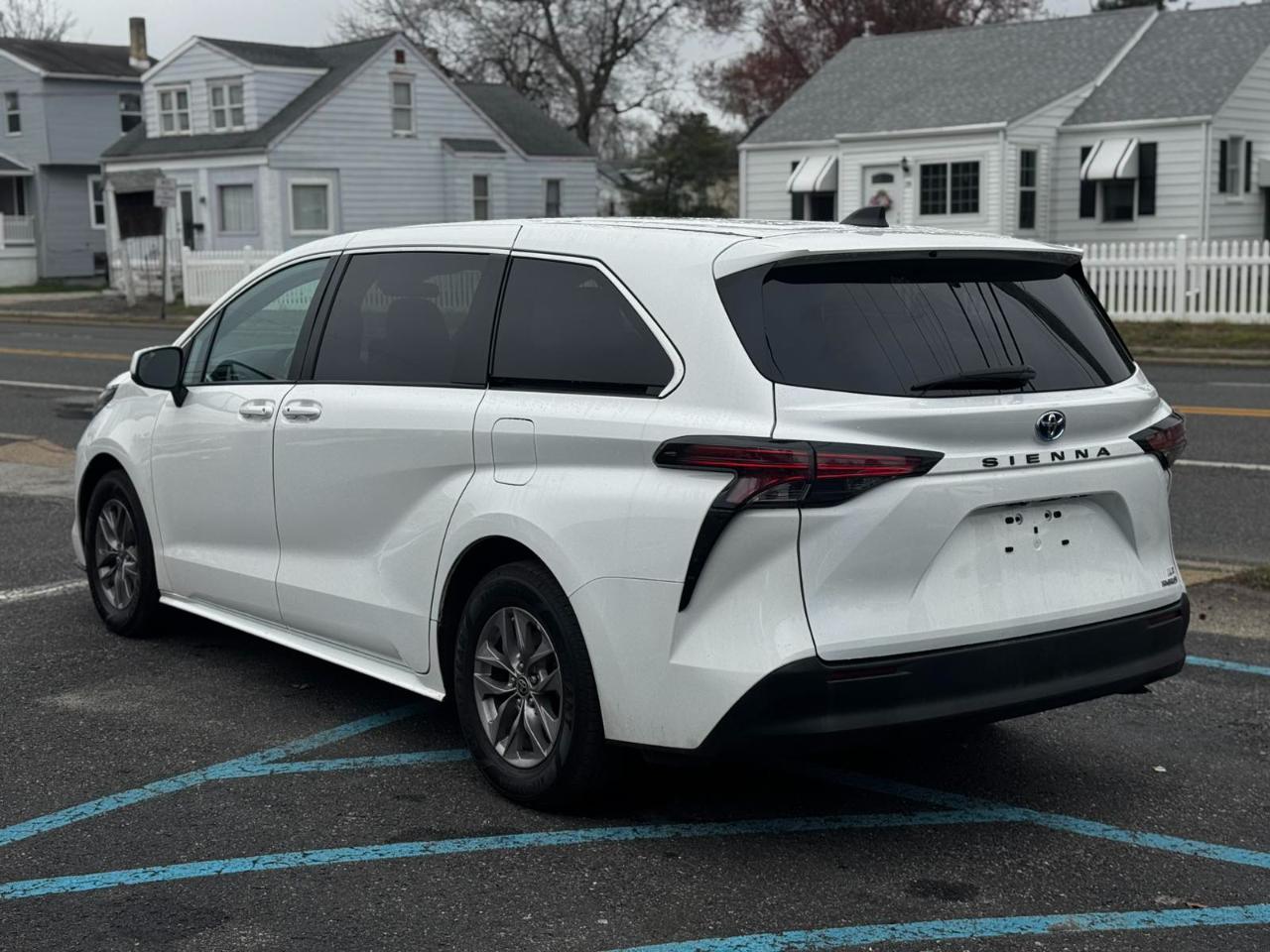 Toyota Sienna LE 8-Passenger 2022