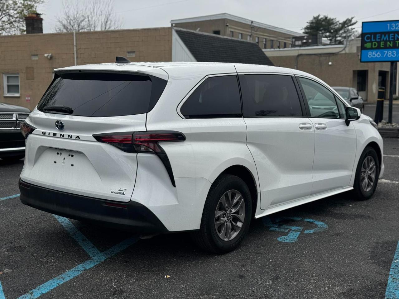 Toyota Sienna LE 8-Passenger 2022
