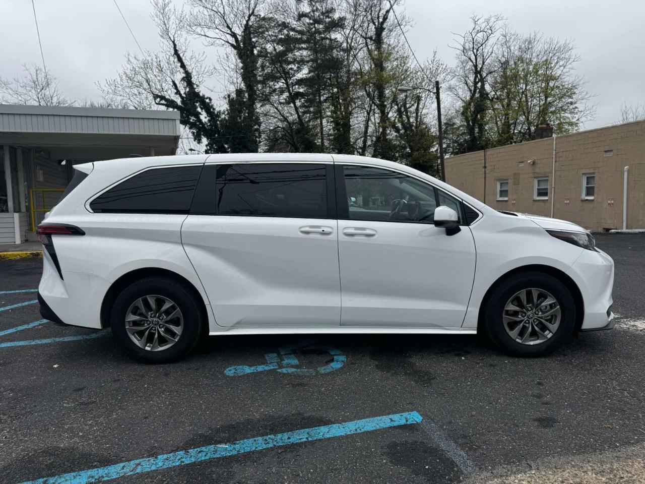 Toyota Sienna LE 8-Passenger 2022
