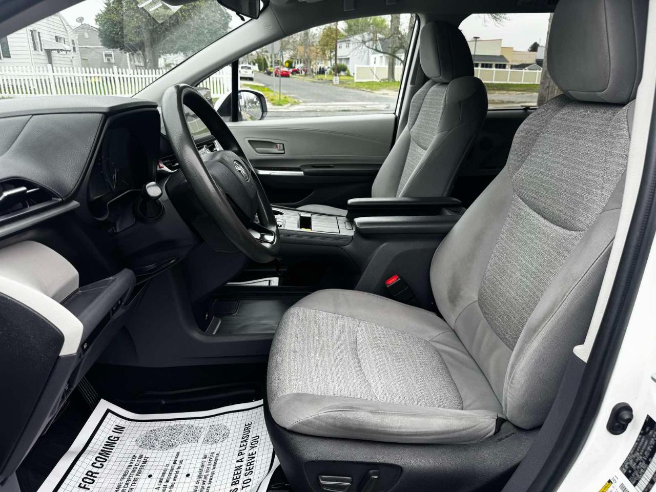 Toyota Sienna LE 8-Passenger 2022