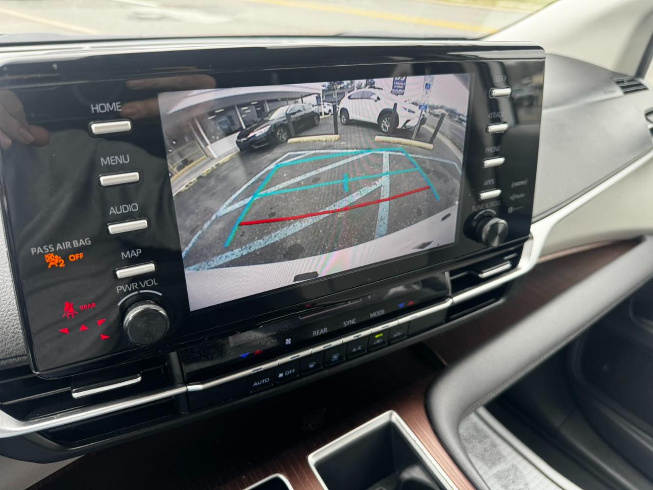 Toyota Sienna LE 8-Passenger 2022