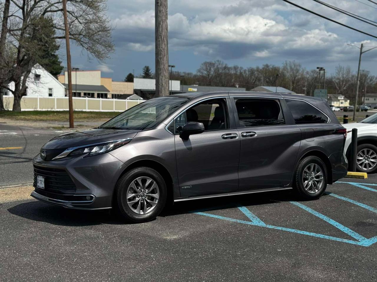 Toyota Sienna XLE 7-Passenger 2021