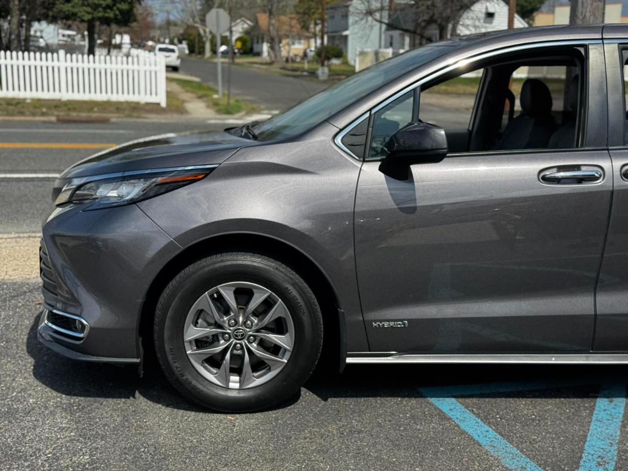 Toyota Sienna XLE 7-Passenger 2021