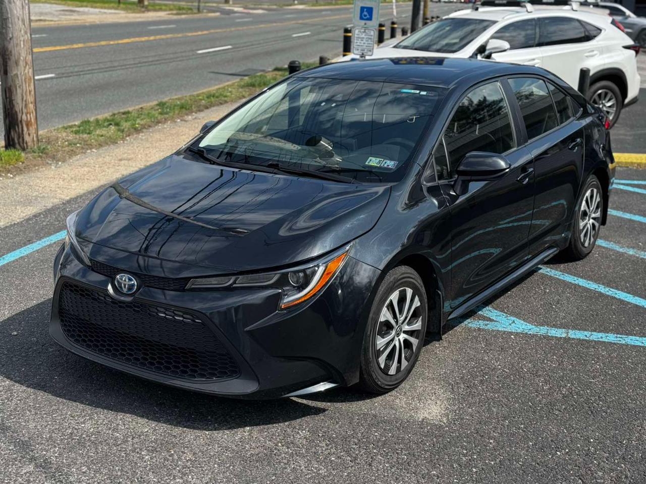 Toyota Corolla LE Hybrid 2022
