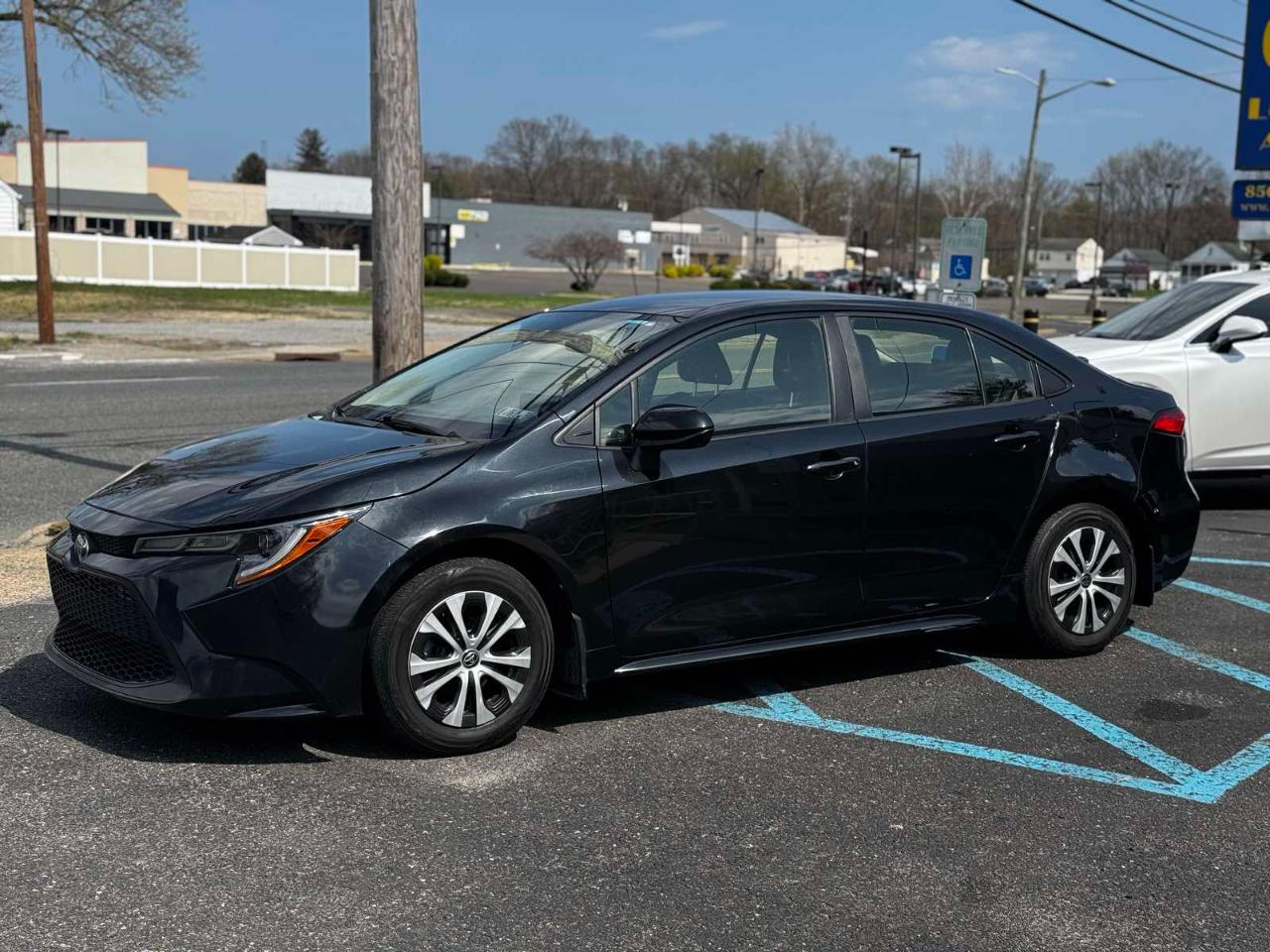 Toyota Corolla LE Hybrid 2022