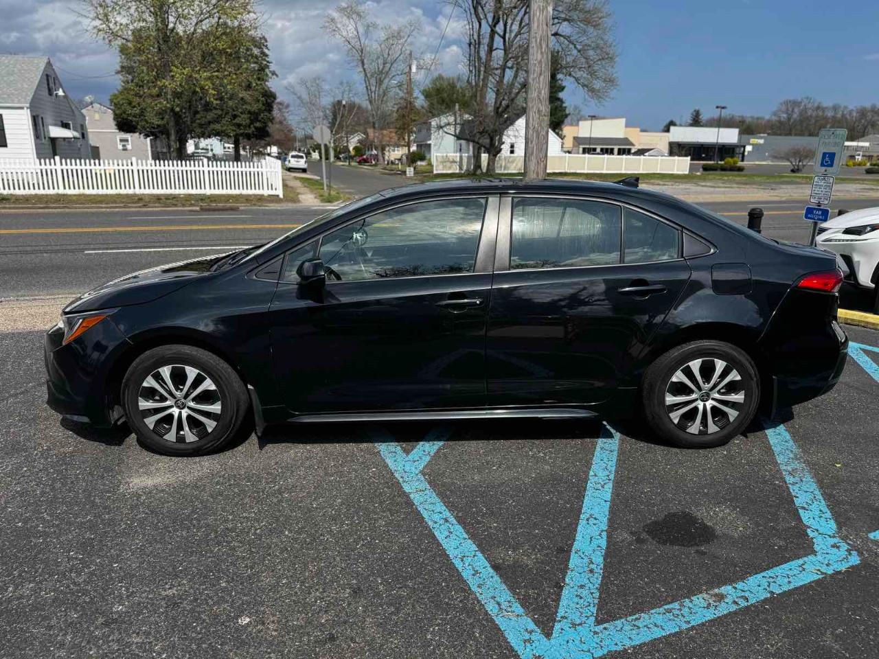 Toyota Corolla LE Hybrid 2022