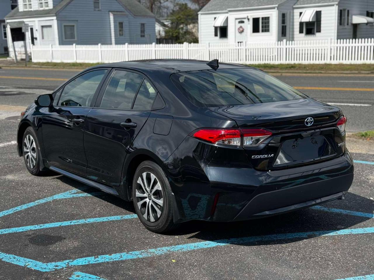 Toyota Corolla LE Hybrid 2022