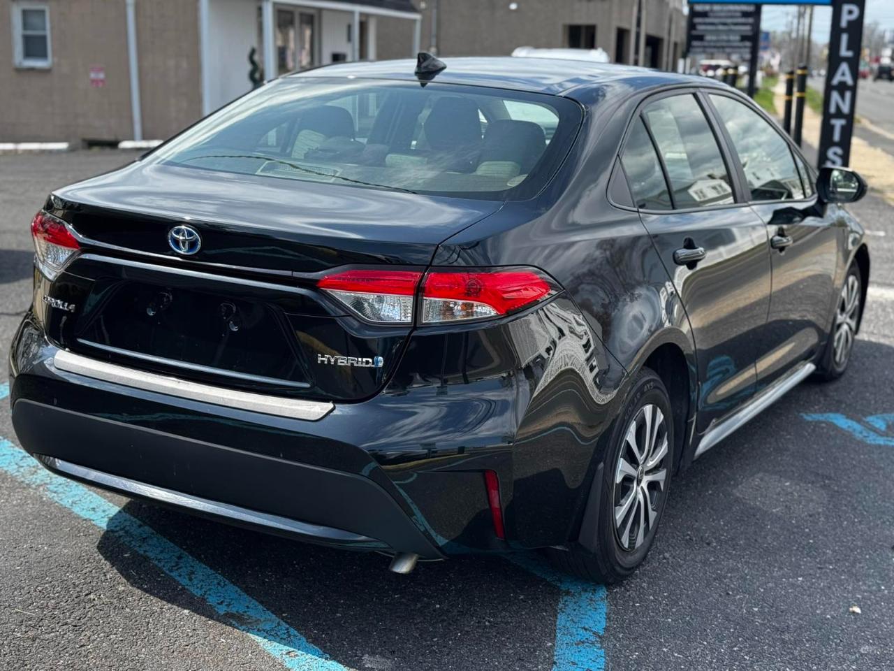Toyota Corolla LE Hybrid 2022