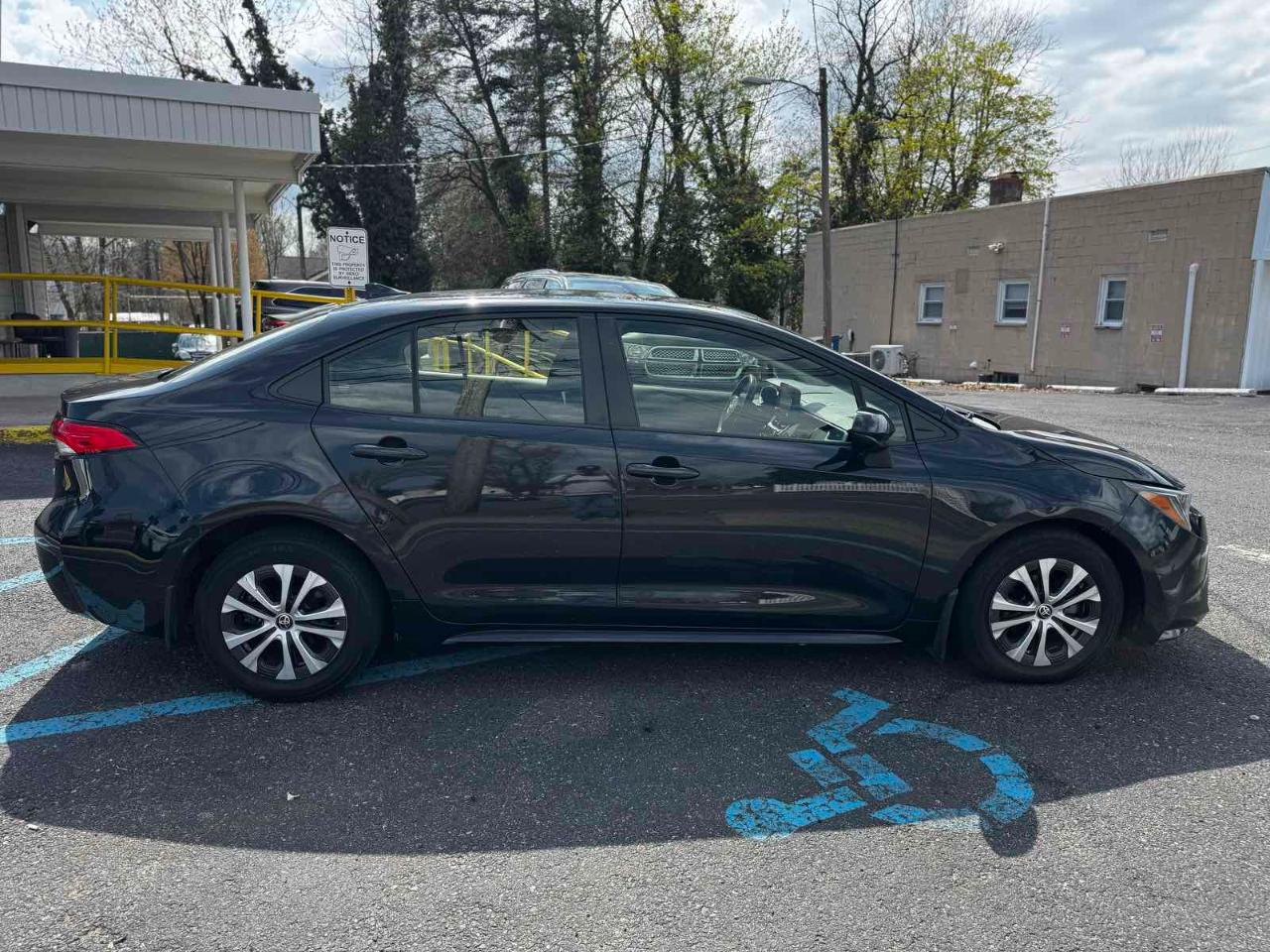 Toyota Corolla LE Hybrid 2022