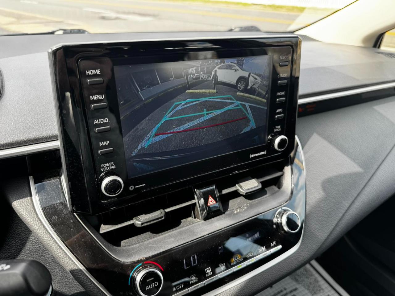 Toyota Corolla LE Hybrid 2022