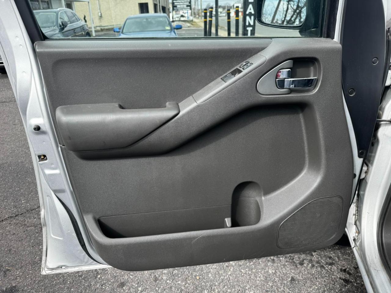 Nissan Frontier SE-V6 2010