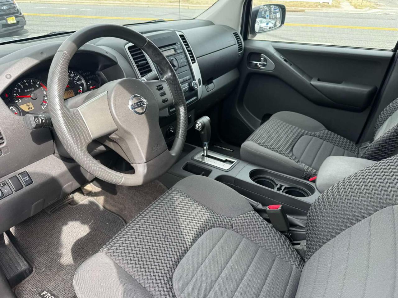 Nissan Frontier SE-V6 2010