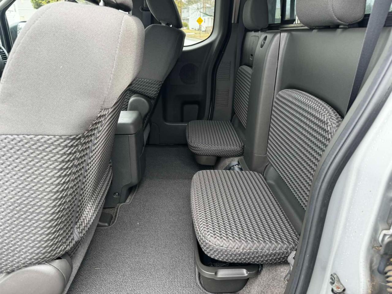 Nissan Frontier SE-V6 2010