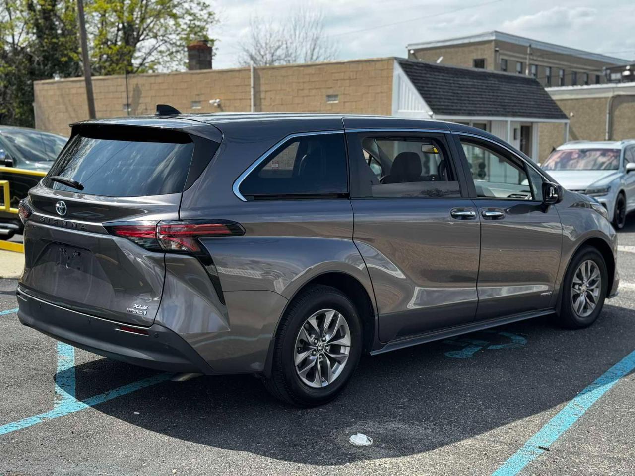 Toyota Sienna XLE 7-Passenger 2021