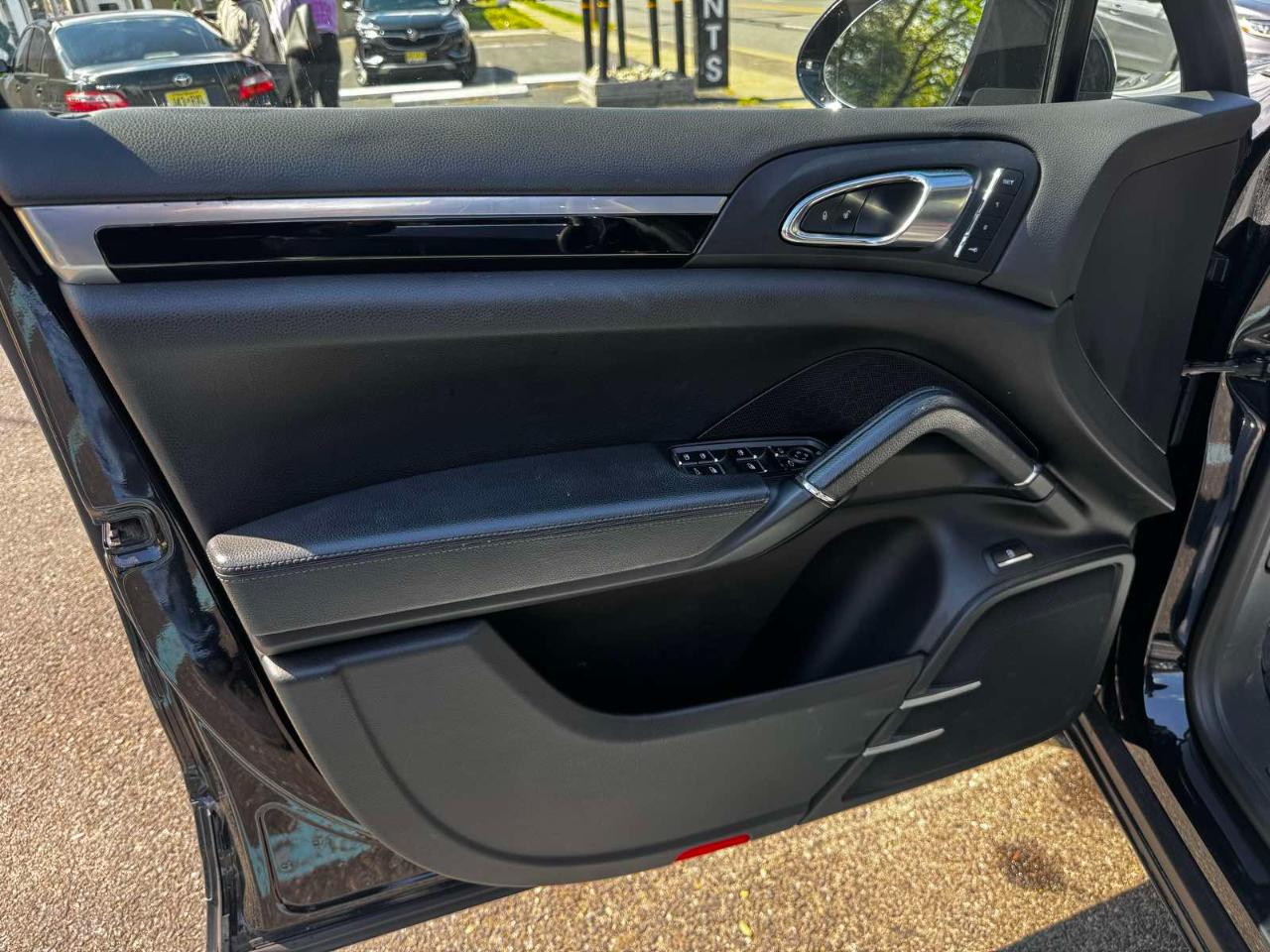 Porsche Cayenne Hybrid S 2016