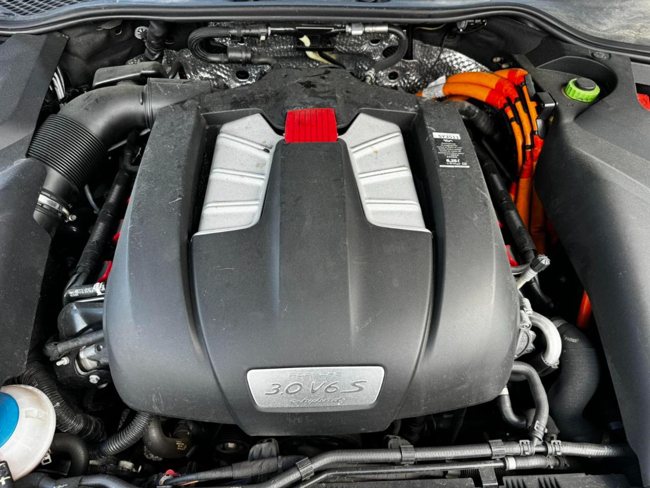 Porsche Cayenne Hybrid S 2016