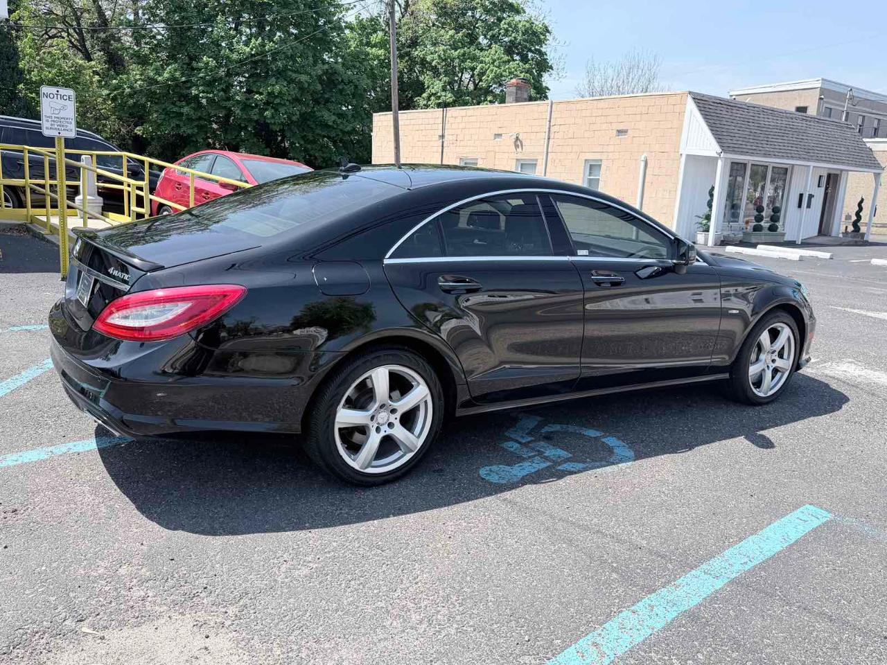 Mercedes-Benz CLS-Class CLS550 4MATIC 2012