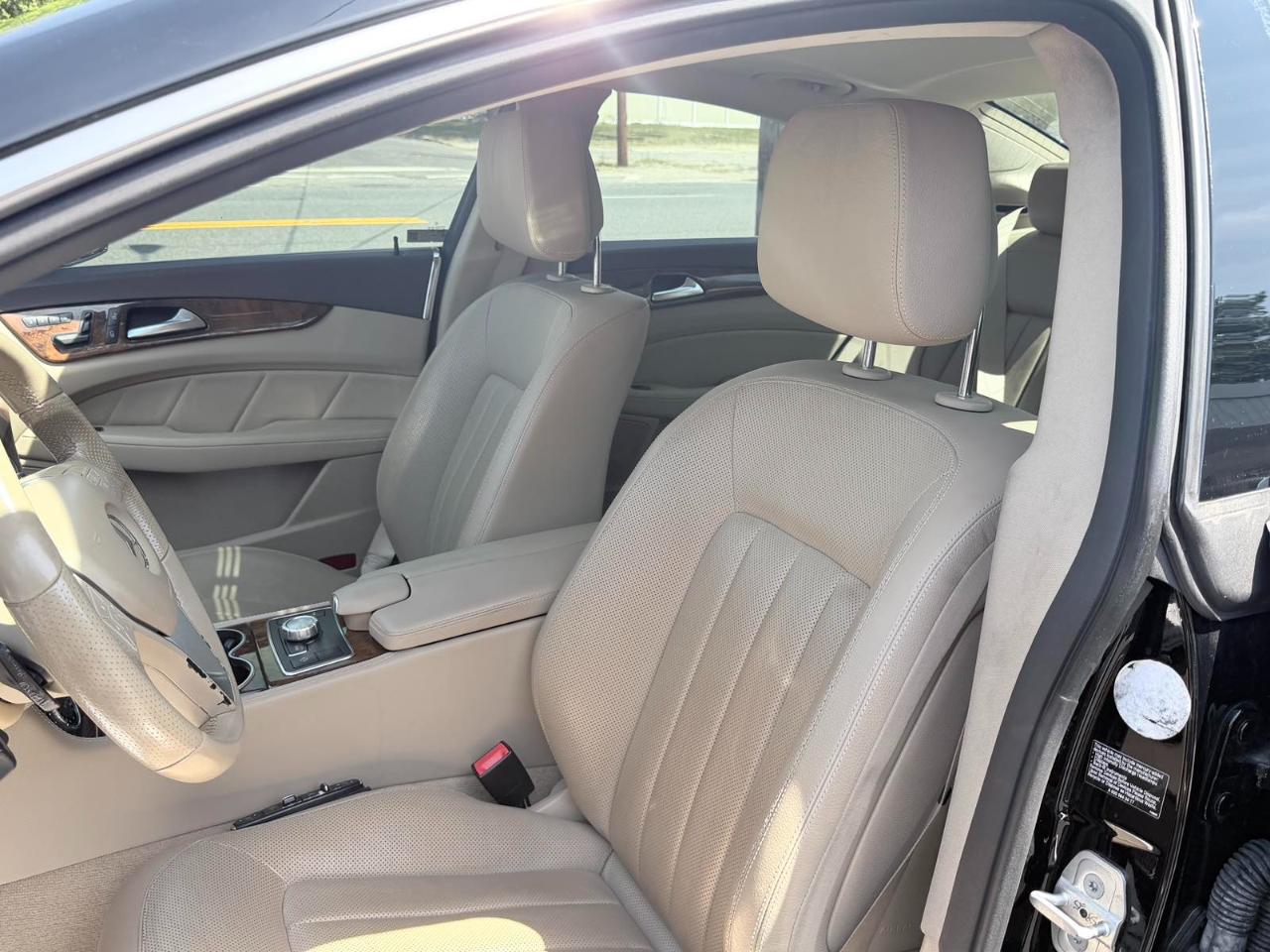 Mercedes-Benz CLS-Class CLS550 4MATIC 2012