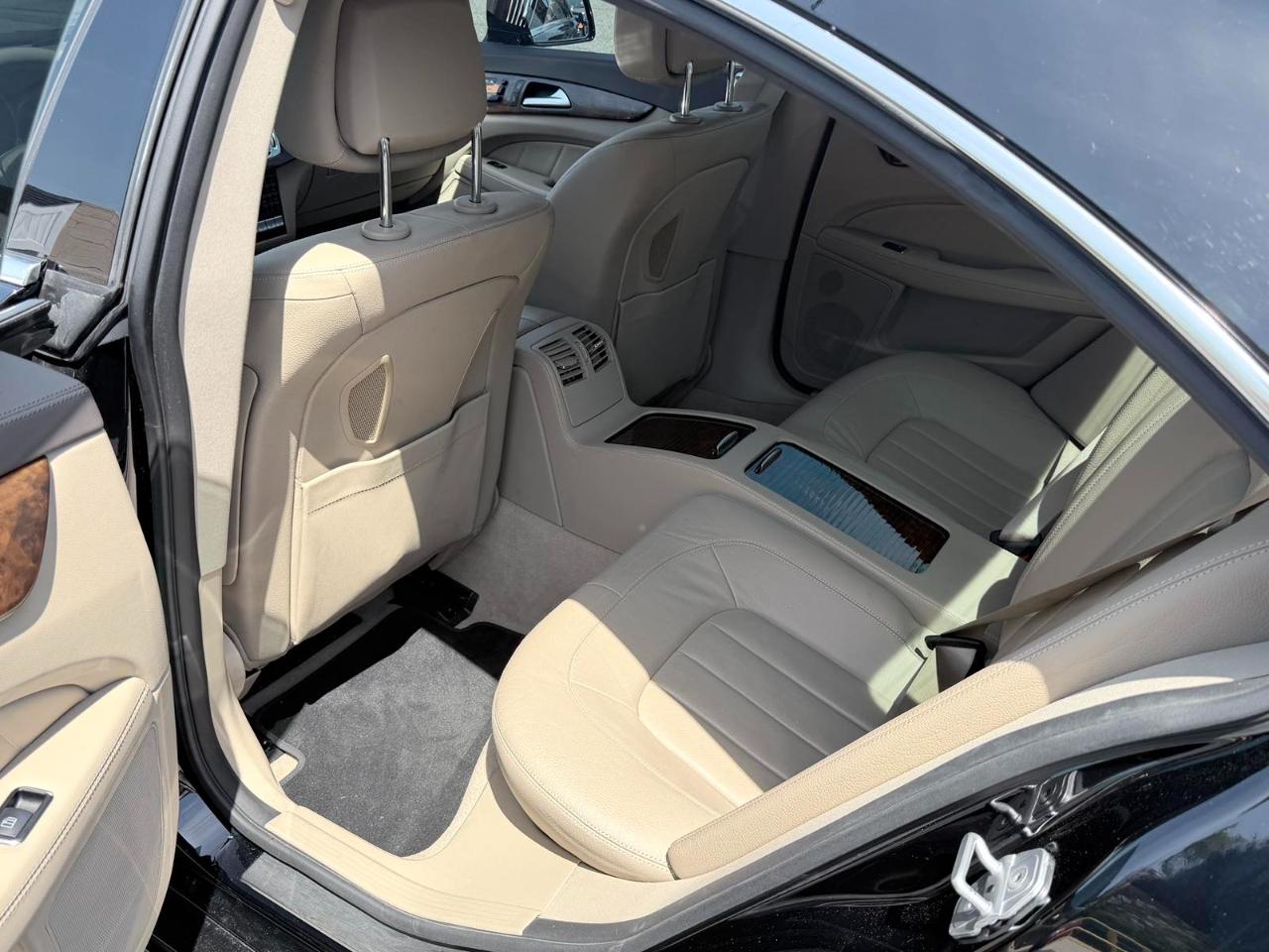 Mercedes-Benz CLS-Class CLS550 4MATIC 2012