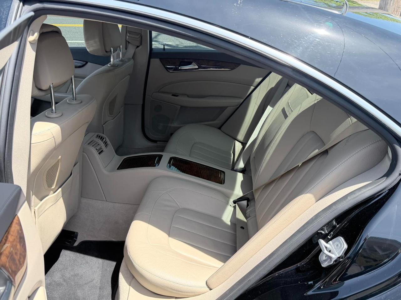 Mercedes-Benz CLS-Class CLS550 4MATIC 2012