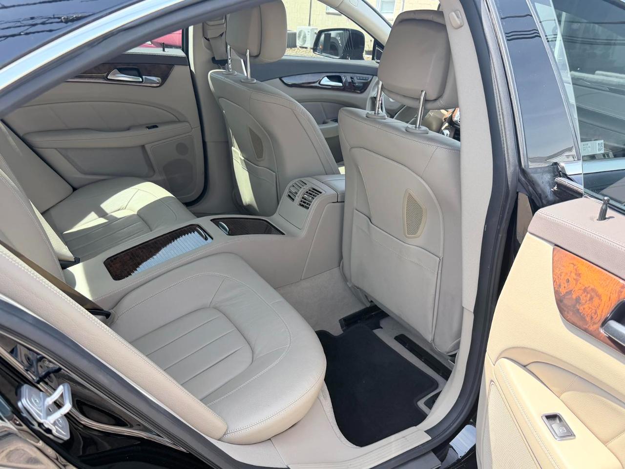 Mercedes-Benz CLS-Class CLS550 4MATIC 2012