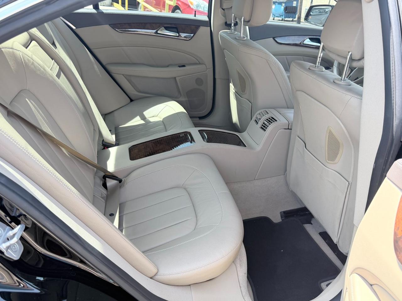 Mercedes-Benz CLS-Class CLS550 4MATIC 2012