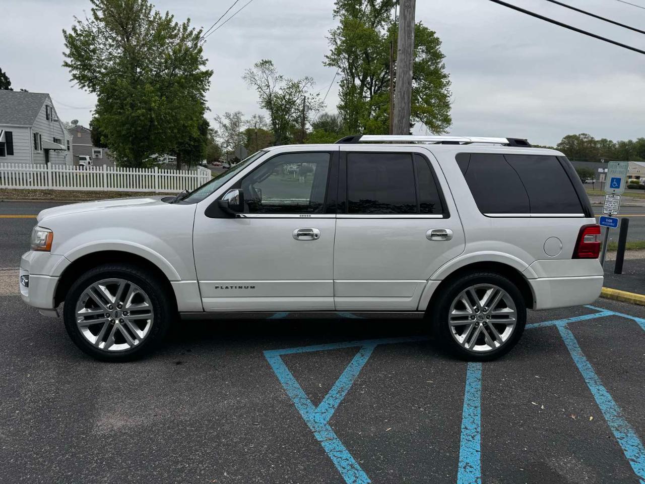 Ford Expedition Platinum 4WD 2016