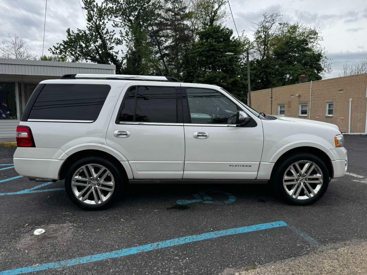 Ford Expedition Platinum 4WD 2016