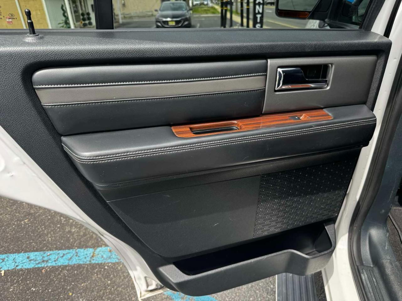 Ford Expedition Platinum 4WD 2016