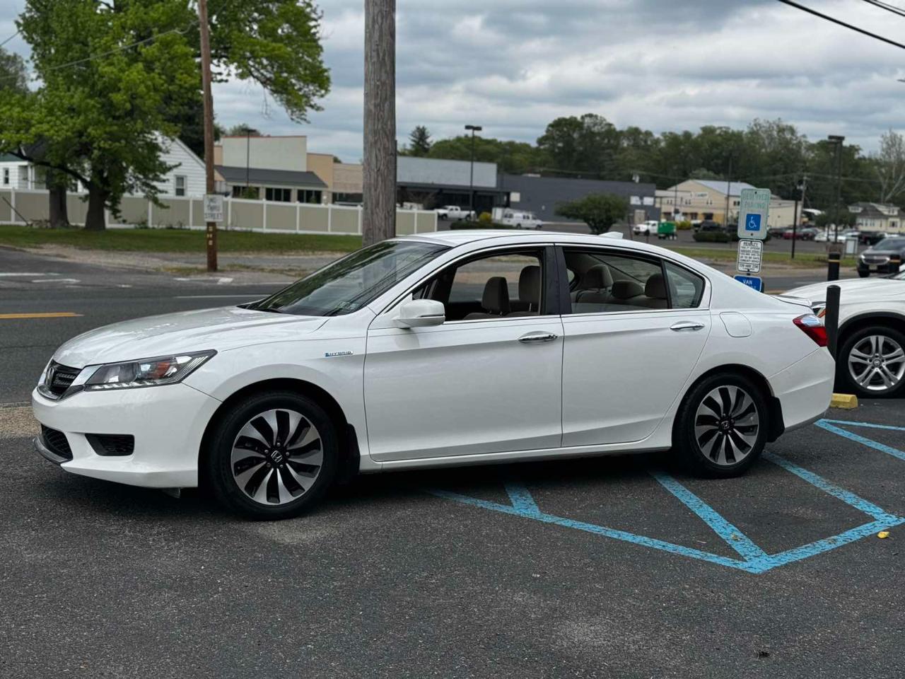 Honda Accord Hybrid Base 2014