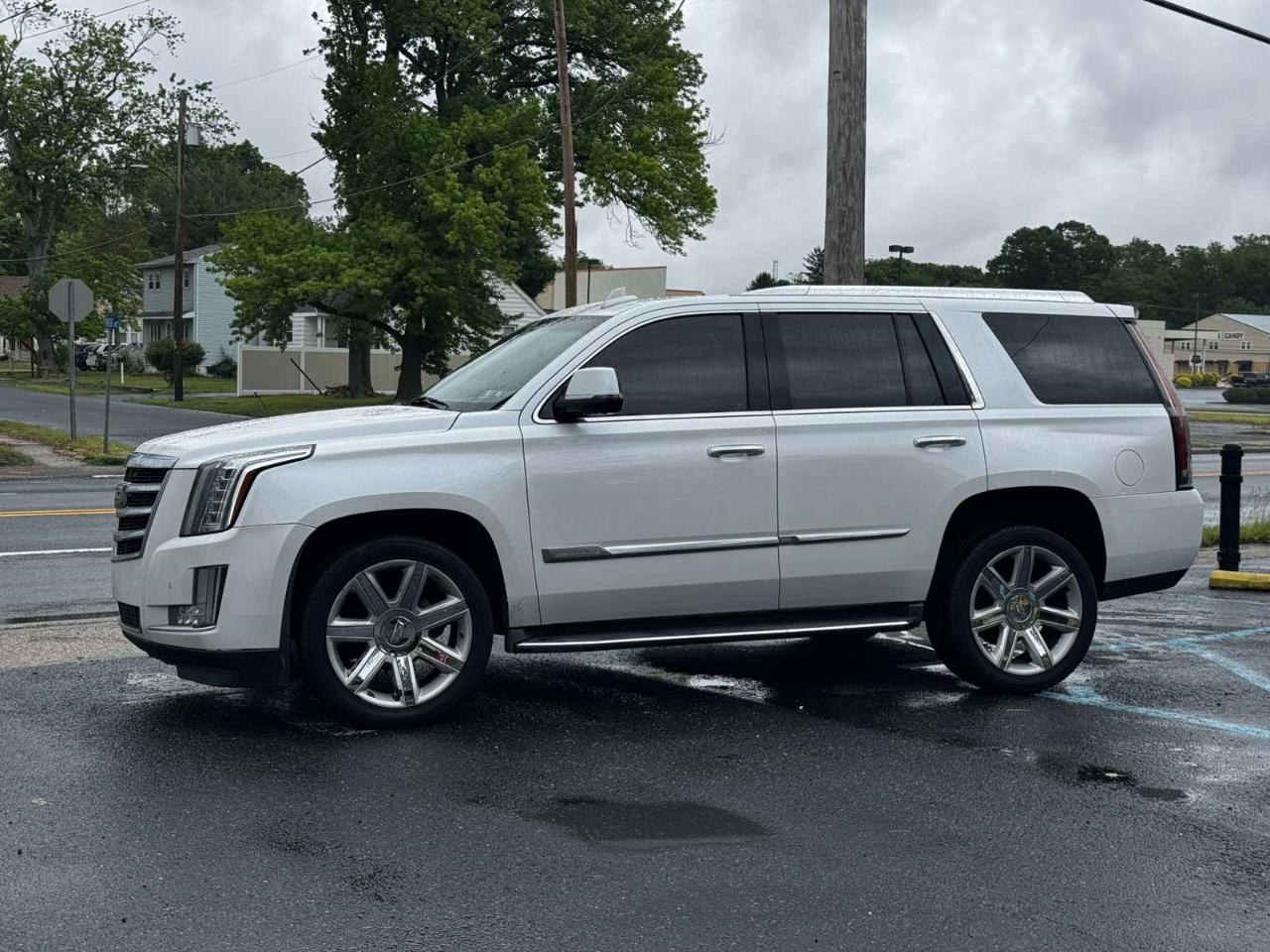 Cadillac Escalade Luxury 4WD 2016