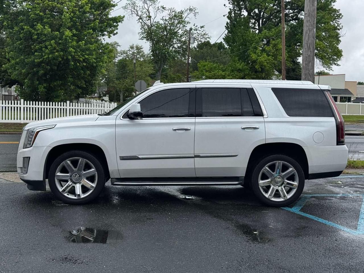 Cadillac Escalade Luxury 4WD 2016