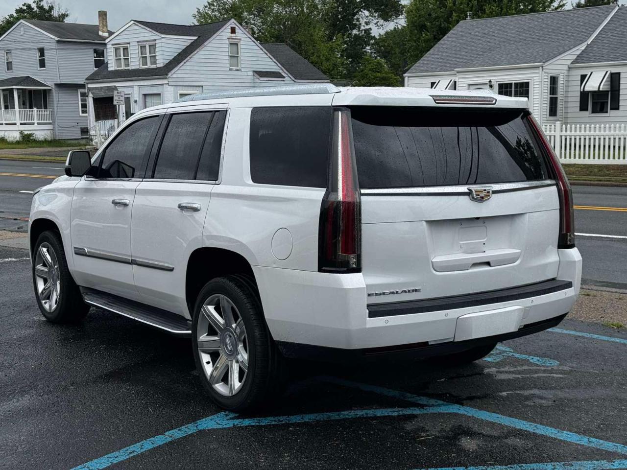 Cadillac Escalade Luxury 4WD 2016