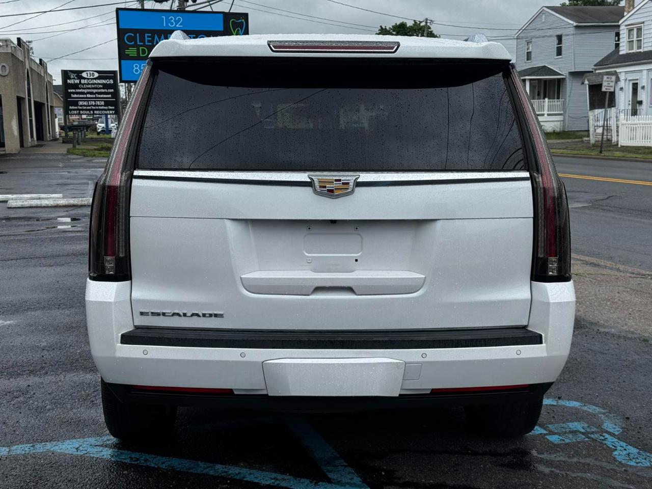 Cadillac Escalade Luxury 4WD 2016