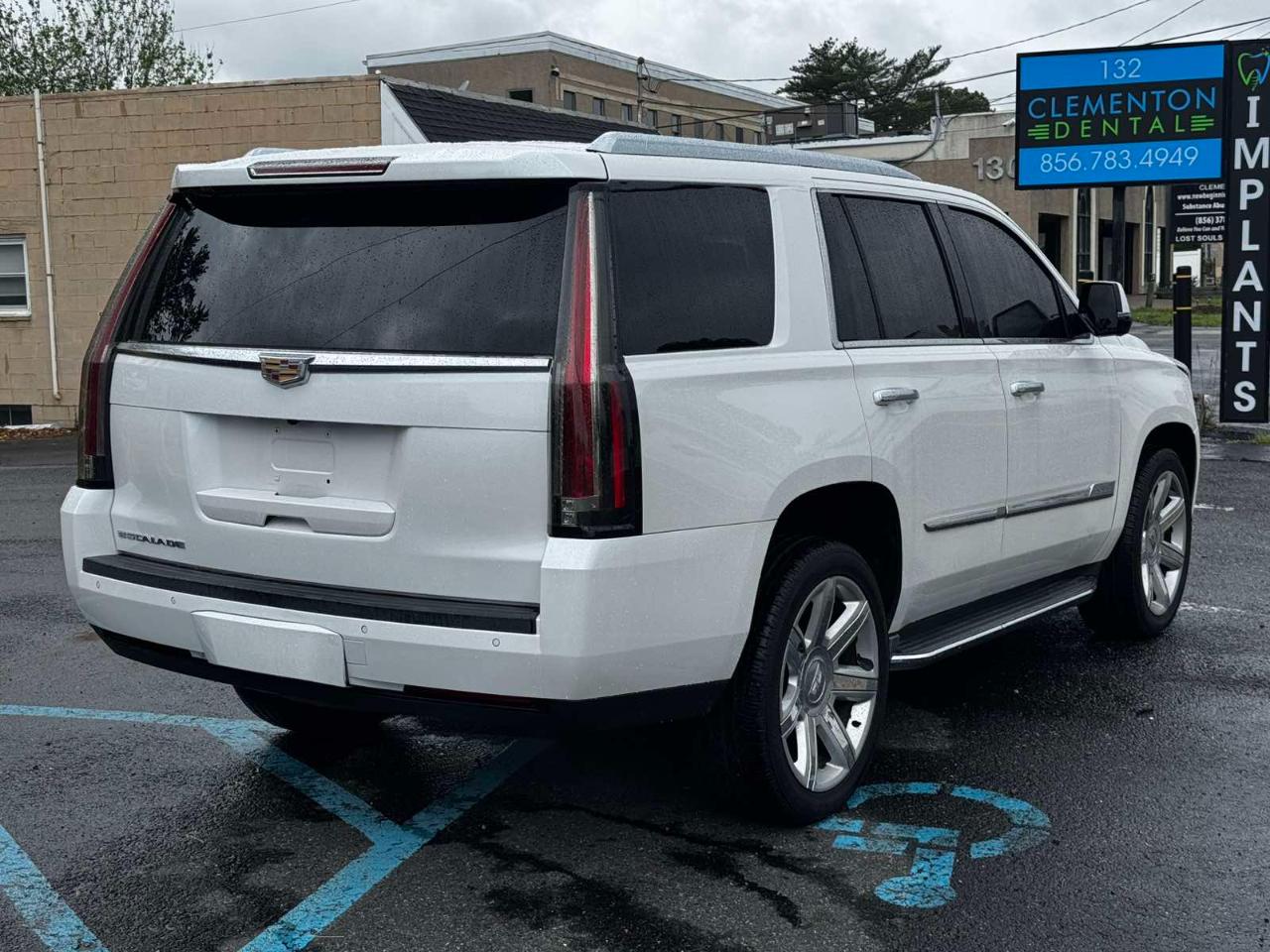 Cadillac Escalade Luxury 4WD 2016