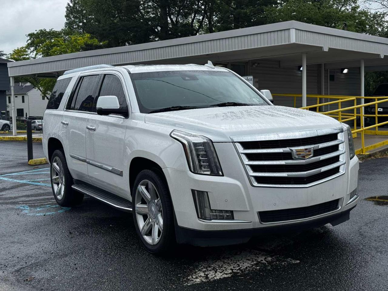 Cadillac Escalade Luxury 4WD 2016