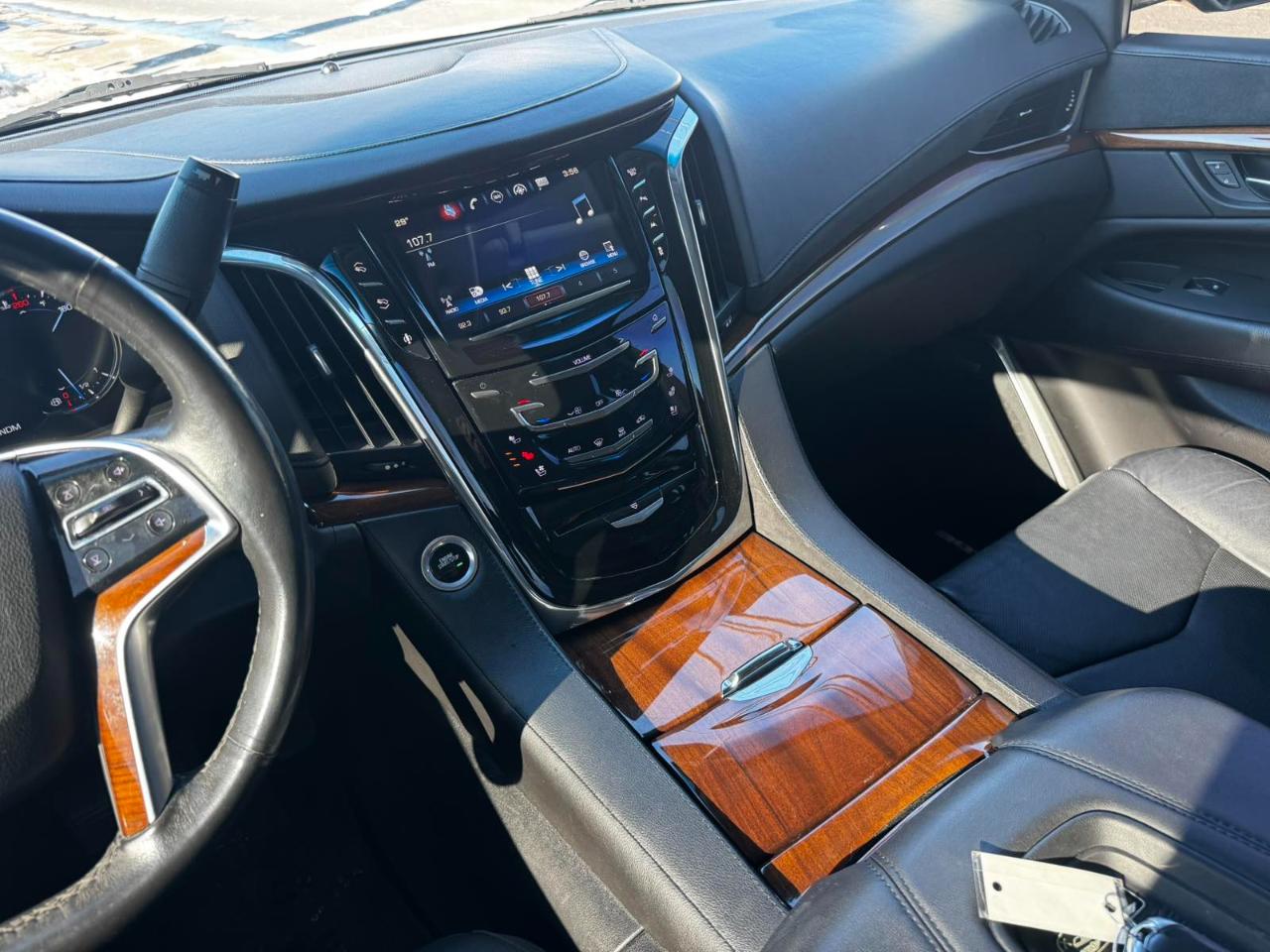 Cadillac Escalade Luxury 4WD 2016