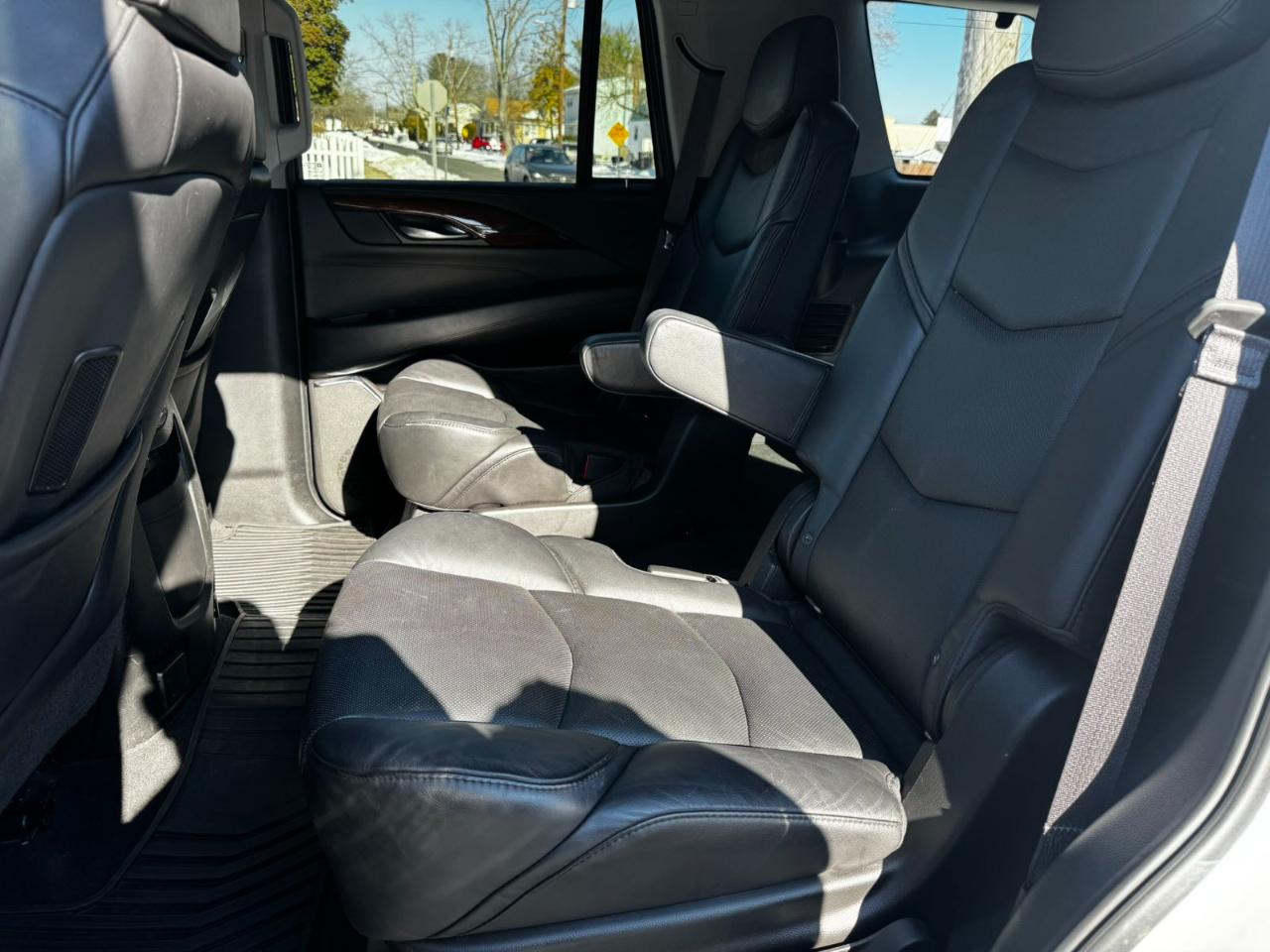 Cadillac Escalade Luxury 4WD 2016