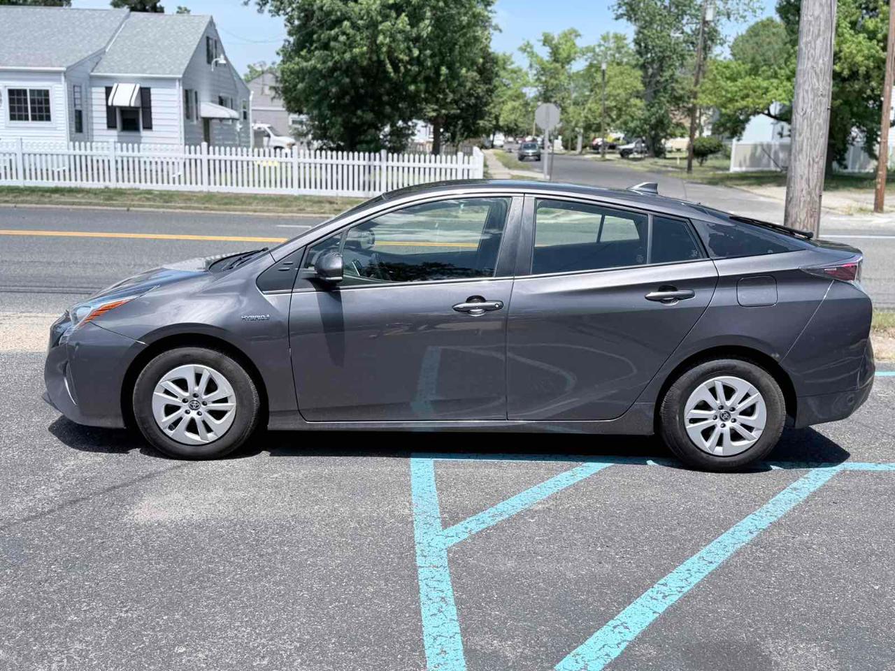 Toyota Prius Two 2016