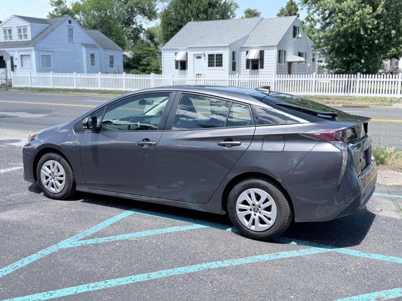 Toyota Prius Two 2016