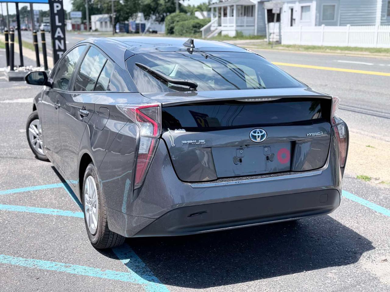 Toyota Prius Two 2016