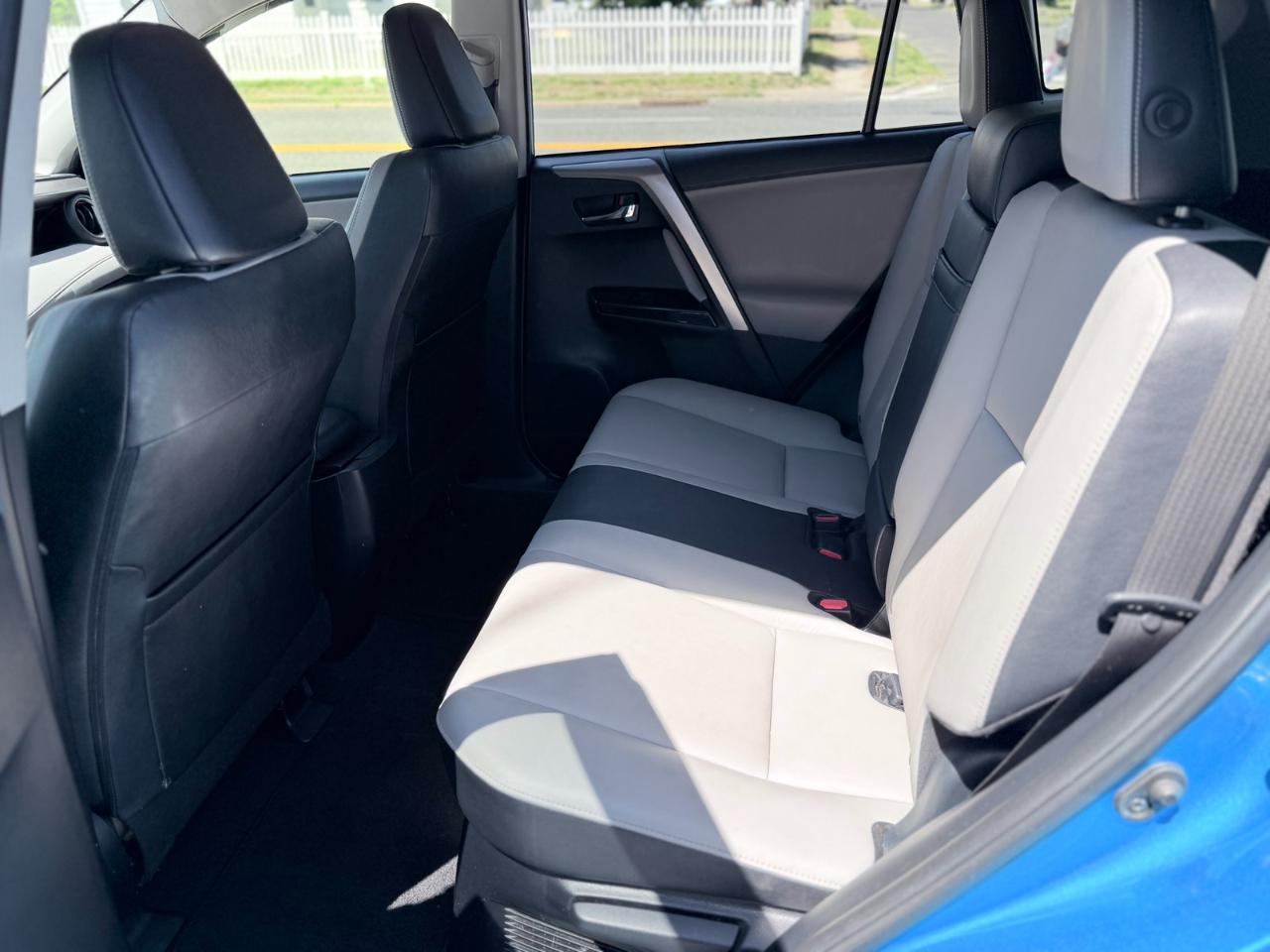 Toyota RAV4 Hybrid Limited 2017