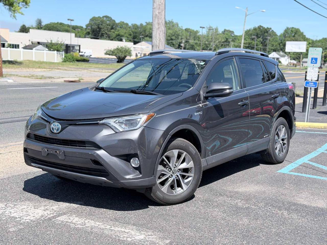 Toyota RAV4 Hybrid XLE 2017