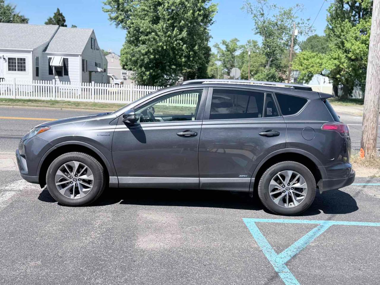 Toyota RAV4 Hybrid XLE 2017