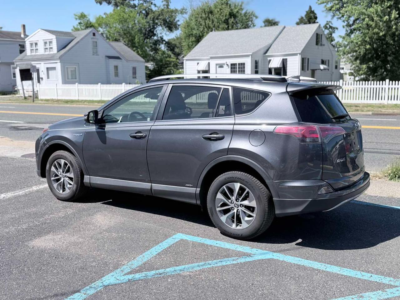 Toyota RAV4 Hybrid XLE 2017